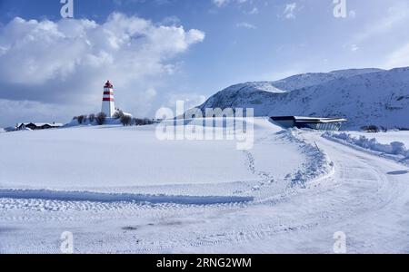 Phare d'Alnes en hiver, Godøy, Ålesund, Norvège Banque D'Images