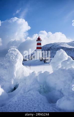 Phare d'Alnes en hiver, Godøy, Ålesund, Norvège Banque D'Images