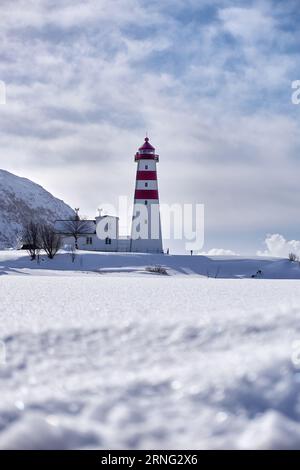 Phare d'Alnes en hiver, Godøy, Ålesund, Norvège Banque D'Images