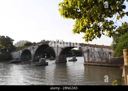 (160904) -- HANGZHOU, Sept. 4, 2016 -- The Gongchen Bridge is seen on the Beijing-Hangzhou Grand Canal in Hangzhou, capital of east China s Zhejiang Province, Aug. 30, 2016. The 11th G20 summit will be held in Hangzhou from Sept. 4 to 5. )(zkr) (G20 SUMMIT)CHINA-HANGZHOU-DAILY LIFE (CN) ChenxYehua PUBLICATIONxNOTxINxCHN   160904 Hangzhou Sept 4 2016 The Gong Chen Bridge IS Lakes ON The Beijing Hangzhou Grand Canal in Hangzhou Capital of East China S Zhejiang Province Aug 30 2016 The 11th G20 Summit will Be Hero in Hangzhou from Sept 4 to 5 CCR G20 Summit China Hangzhou Daily Life CN ChenxYehua Stock Photo