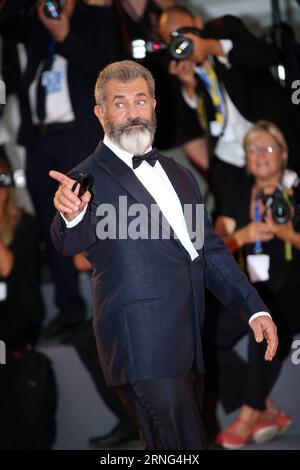 Wicked - Pressetermin zum Musical in Hongkong (160905) -- VENICE, Sept. 4, 2016 -- Director Mel Gibson arrives for the premiere of the movie Hacksaw Ridge at the 73rd Venice Film Festival in Venice, Italy, Sept. 4, 2016. ) (cyc) ITALY-VENICE-FILM FESTIVAL-HACKSAW RIDGE JinxYu PUBLICATIONxNOTxINxCHN   Wicked Press call to Musical in Hong Kong 160905 Venice Sept 4 2016 Director Mel Gibson arrives for The Premiere of The Movie hacksaw Ridge AT The 73rd Venice Film Festival in Venice Italy Sept 4 2016 cyc Italy Venice Film Festival hacksaw Ridge JinxYu PUBLICATIONxNOTxINxCHN Stock Photo