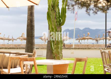 Vue intérieure de la salle à manger du restaurant de la station balnéaire et spa en Espagne Banque D'Images