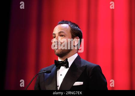 VENISE, 10 septembre 2016 -- le réalisateur Tom Ford prend la parole après avoir reçu le Grand Prix du jury pour son film Nocturnal Animals lors de la cérémonie de remise des prix au 73e Festival du film de Venise, au Lido de Venise, Italie, le 10 septembre 2016. La femme qui est partie du réalisateur philippin Lav Diaz a remporté le Lion d’Or, le plus grand prix décerné au 73e Festival International du film de Venise qui s’est terminé ici samedi soir. )(axy) ITALY-VENICE-73RD FILM FESTIVAL-AWARD JinxYu PUBLICATIONxNOTxINxCHN Venise sept 10 2016 le réalisateur Tom Ford prend la parole après avoir reçu le Grand Prix du jury pour son film Nocturnal an Banque D'Images