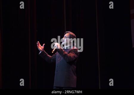 (160912) -- BUENOS AIRES, 10 septembre 2016 -- le participant Diego Couturier se produit lors du concours Sing in Chinese à Buenos Aires, Argentine, le 10 septembre 2016. Martin Zabala) (nxl) ARGENTINA-BUENOS AIRES-CULTURE-CHINESE-CONTEST e MARTINxZABALA PUBLICATIONxNOTxINxCHN Buenos Aires Sep 10 2016 le participant Diego Couturier se produit lors du concours de chant en chinois à Buenos Aires Argentina LE 10 2016 septembre Martin Zabala nxl Argentina Buenos Aires Culture Chinese Contest e MartinXZabala PUBLICATIONxNOx Banque D'Images