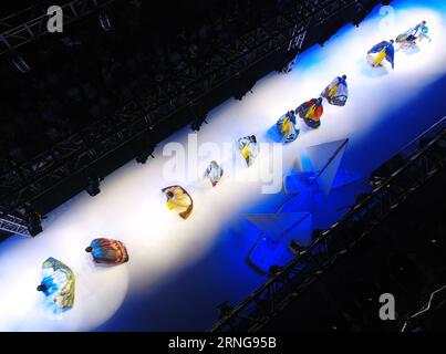 (160914) -- CHONGQING, 13 septembre 2016 -- des mannequins présentent des créations lors de la Fashion week de Chongqing à Chongqing, dans le sud-ouest de la Chine, le 13 septembre 2016. La semaine de la mode de six jours a commencé mardi. ) (Ry) CHINA-CHONGQING-FASHION WEEK (CN) ChenxCheng PUBLICATIONxNOTxINxCHN 160914 Chongqing sept 13 2016 modèles présents créations pendant la semaine de la mode de Chongqing dans le sud-ouest de la Chine sept 13 2016 la semaine de la mode de six jours a commencé LE mardi Ry Chine Chongqing CN Cheng PUBLICATIONxNOTxINxCHN Banque D'Images