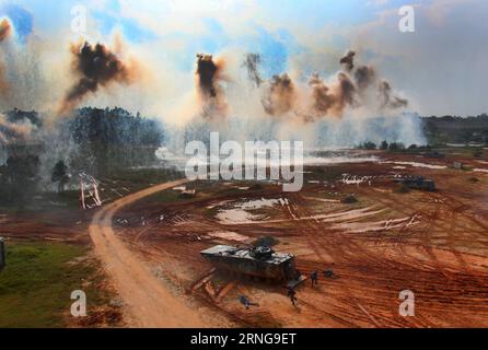 (160914) -- ZHANJIANG, 14 septembre 2016 -- des marines chinois et russes participent à un exercice naval conjoint à Zhanjiang, dans la province du Guangdong, dans le sud de la Chine, le 14 septembre 2016. La Chine et la Russie ont commencé mardi le forage joint Sea 2016 au large de la province du Guangdong, en mer de Chine méridionale. L'exercice se déroulera jusqu'au 19 septembre et mettra en vedette des navires de surface de la marine, des sous-marins, des aéronefs à voilure fixe, des hélicoptères, des marines et du matériel blindé amphibie. (Wyo) EXERCICE NAVAL CONJOINT CHINE-RUSSIE (CN) ZhaxChunming PUBLICATIONxNOTxINxCHN 160914 Zhanjiang sept 14 2016 des Marines chinois et russes participent à un exercice naval conjoint en Z Banque D'Images