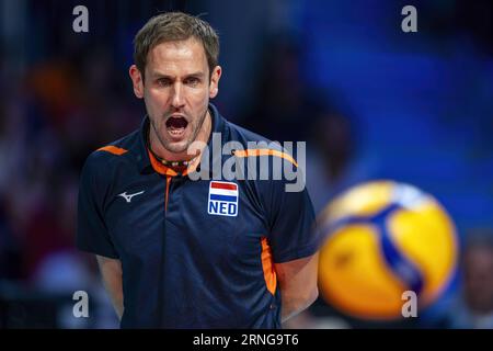 BRUXELLES - l'entraîneur Felix Koslowski en action lors des demi-finales du Championnat d'Europe de volleyball contre le champion du monde en titre, la Serbie. ANP RONALD HOOGENDOORN crédit : ANP/Alamy Live News Banque D'Images