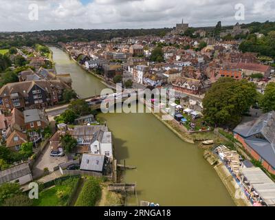 Vue aérienne de la rivière Arun à Arundel, West Sussex, Royaume-Uni. Banque D'Images