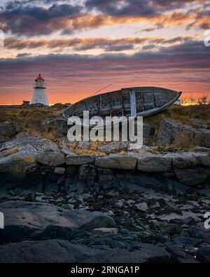 Scènes de coucher de soleil sur le phare de Vigra, Giske, Norvège Banque D'Images