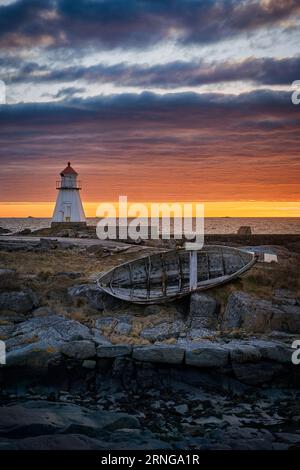 Scènes de coucher de soleil sur le phare de Vigra, Giske, Norvège Banque D'Images