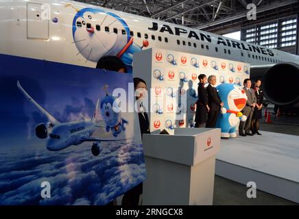 (160921) -- TOKYO, Sept. 21, 2016 -- A launching ceremony of a Boeing 767-300 special Doraemon-themed plane is held by Japan Airlines in Tokyo, capital of Japan, on Sept. 21, 2016. A special Doraemon-themed plane will fly the route between Narita International Airport in Tokyo and Pudong International Airport in Shanghai, China, starting from Thursday, Japan Airlines announced Wednesday. ) (lr) JAPAN-TOKYO-JAPAN AIRLINES-DORAEMON JET-LAUNCHING MaxPing PUBLICATIONxNOTxINxCHN   Tokyo Sept 21 2016 a Launching Ceremony of a Boeing 767 300 Special Doraemon themed Plane IS Hero by Japan Airlines in Banque D'Images