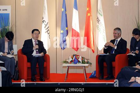 (160927) -- PARIS, Sept. 27, 2016 -- Zhang Dejiang (2nd L), chairman of the Standing Committee of China s National People s Congress, meets with Laurent Wauquiez, council president of the French Rhone-Alpes Auvergne region, in Lyon, France, Sept. 25, 2016. At the invitation of French National Assembly Speaker Claude Bartolone and Senate President Gerard Larcher, Zhang Dejiang paid a four-day visit to France from Sept. 24 to 27. ) (ry) FRANCE-CHINA-ZHANG DEJIANG-VISIT JuxPeng PUBLICATIONxNOTxINxCHN   Paris Sept 27 2016 Zhang Dejiang 2nd l Chairman of The thing Committee of China S National Cele Stock Photo