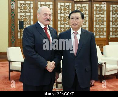 (160929) -- BEIJING, le 29 septembre 2016 -- Zhang Dejiang (R), président du Comité permanent du Congrès populaire national de Chine, rencontre le président biélorusse Alexander Loukachenko à Beijing, capitale de la Chine, le 29 septembre 2016.) (mp) CHINE-BEIJING-ZHANG DEJIANG-RÉUNION DU PRÉSIDENT BIÉLORUSSE (CN) YaoxDawei PUBLICATIONxNOTxINxCHN Beijing sept 29 2016 Zhang Dejiang r Président du Comité Thing du Congrès national des célébrités S de Chine rencontre le président biélorusse Alexander Loukachenko à Beijing capitale de la Chine sept 29 2016 MP Chine Beijing Zhang Dejiang Réunion du président biélorusse Banque D'Images