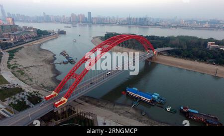 (161006) -- WUHAN, 5 octobre 2016 -- une photo aérienne prise le 5 octobre 2016 montre le pont Qingchuan à Wuhan, capitale de la province du Hubei en Chine centrale. (lfj) CHINA-HUBEI-WUHAN-BRIDGES (CN) ChenxYehua PUBLICATIONxNOTxINxCHN Wuhan OCT 5 2016 to Aerial photo prise LE 5 2016 OCT montre le pont Qing Chuan dans la capitale Wuhan de la Chine centrale S Hubei province lfj Chine Hubei Wuhan ponts CN ChenxYehua PUBLICATIONxNOTxINxCHN Banque D'Images