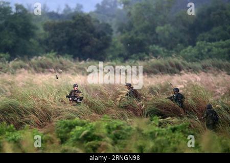 US Manöver auf den Philippinen (161007) -- ZAMBALES, Oct. 7, 2016 -- Philippine troops and U.S. Marines cross a river as they participate in the Mechanized Assault Drill as part of the 2016 Amphibious Landing Exercise (PHIBLEX) in Zambales Province, the Philippines, Oct. 7, 2016. ) (zjy) PHILIPPINES-ZAMBALES-U.S.-PHIBLEX-DRILL RouellexUmali PUBLICATIONxNOTxINxCHN   U.S. Maneuvers on the Philippines  Zambales OCT 7 2016 Philippine Troops and U S Marines Cross a River As They participate in The Mechanized Assault Drill As Part of The 2016 Amphibious Landing EXERCISE PHIBLEX in Zambales Province Stock Photo