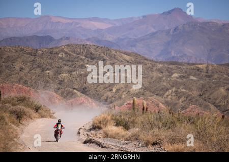 Salta, Argentine. 01 septembre 2023. SCHAREINA Tosha (spa), Honda Team, Honda 68 SCHAREINA Tosha (spa), Honda Team, Honda CRF 450, FIM W2RC, action sur la ligne d'arrivée de l'étape 5 de la Desafio Ruta 40 2023 entre Belén et Salta, 4e manche du Championnat du monde des rallyes-RAID 2023, le 1 septembre 2023 à Salta, Argentine - photo Julien Delfosse/DPPI crédit : DPPI Media/Alamy Live News Banque D'Images
