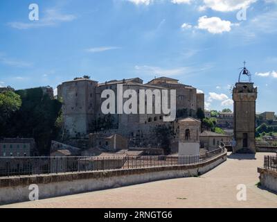 Vue de la forteresse d'Orsini depuis Masso Leopoldino, Sorano Banque D'Images