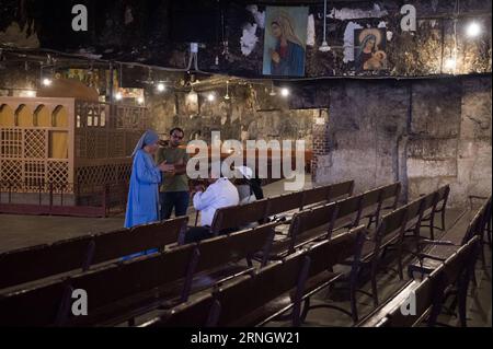 ASSIUT, le 11 octobre 2016 -- la photo prise le 11 octobre 2016 montre l'église de la grotte à l'intérieur du couvent de la Vierge Marie, qui serait le dernier arrêt de la Sainte famille en haute-Égypte, dans la ville de Dronka d'Assiut, en Égypte. Le monastère de la Vierge Marie à Al-Muharraq et le couvent de la Vierge Marie sur la montagne de la province d'Assiout dans le sud de l'Egypte se tiennent comme témoins oculaires historiques du voyage de fuite de la Sainte famille de Jésus-Christ, sa mère Vierge Marie et Saint Joseph en haute-Égypte il y a plus de 2 000 ans. ) Pour correspondre à la caractéristique de l'article : Vierge Marie s couvent, monastère à Assiut témoins oculaires de Sainte Fam Banque D'Images