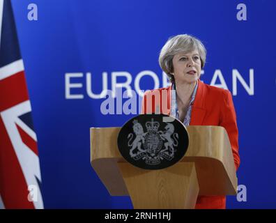 Themen der Woche Bilder des Tages eu-Gipfel in Brüssel (161021) -- BRUXELLES, le 21 octobre 2016 -- la première ministre britannique Theresa May assiste à une conférence de presse après la deuxième journée de réunion du sommet de l UE à Bruxelles, Belgique, le 21 octobre 2016. ) (djj) BELGIQUE-BRUXELLES-eu-SUMMIT-PRESS CONFERENCE YexPingfan PUBLICATIONxNOTxINxCHN Thèmes de la semaine Images la Journée Sommet de l'UE à Bruxelles OCT 21 2016 les premiers ministres britanniques Theresa May assistent à une conférence de presse après la deuxième journée S Réunion du Sommet de l'UE à Bruxelles Belgique OCT 21 2016 djj Belgique Bruxelles Conférence de presse du Sommet de l'UE YexPingfan pu Banque D'Images