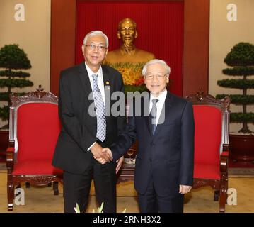 (161026) -- HANOI, le 26 octobre 2016 -- le secrétaire général du Comité central du Parti communiste du Vietnam Nguyen Phu Trong (à droite) serre la main du président du Myanmar U Htin Kyaw en visite à Hanoi, Vietnam, le 26 octobre 2016.) (Zjy) VIETNAM-HANOI-MYANMAR-PRESIDENT-VISIT VNA PUBLICATIONxNOTxINxCHN Hanoi OCT 26 2016 Secrétaire général du Comité central du Parti communiste du Vietnam Nguyen Phu Trong r serre la main du Président du Myanmar U Htin Kyaw à Hanoi Vietnam OCT 26 2016 zjy Vietnam Hanoi Président du Myanmar visite VNA PUBLICATIONxNOTxINxCHN Banque D'Images