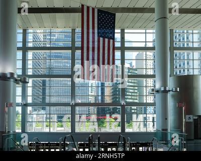 Vue de Whitehall terminal, un terminal de ferry utilisé par le ferry de Staten Island reliant les arrondissements insulaires de Manhattan et Staten Island à New York Banque D'Images