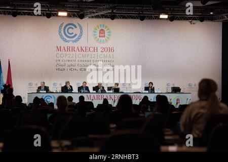 (161108) -- MARRAKECH, le 8 novembre 2016 -- l'Organisation météorologique mondiale (OMM) rend compte de la conférence des Nations Unies sur les changements climatiques qui s'est tenue à Marrakech, au Maroc, le 8 novembre 2016. L'année 2015 a été l'année la plus chaude jamais enregistrée à ce jour, a annoncé ici mardi l'OMM. ) MOROCCO-MARRAKECH-COP 22-WMO MengxTao PUBLICATIONxNOTxINxCHN 161108 Marrakech nov 8 2016 l'Organisation météorologique mondiale l'OMM rend compte à la Conférence des Nations Unies sur les changements CLIMATIQUES à Marrakech Maroc nov 8 2016 l'année 2015 quelle année la plus chaude jamais enregistrée à ce jour l'OMM a annoncé ici mardi Maroc Marrakech COP 22 Banque D'Images