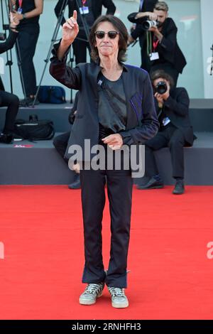 Venise Lido, Italie. 01 septembre 2023. Alberto Fortis assiste au tapis rouge du film Poor Things au Festival du film de Venise 80 au Palazzo del Cinema au Lido. Crédit : SOPA Images Limited/Alamy Live News Banque D'Images