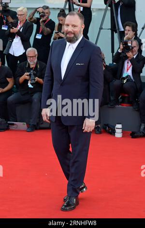 Venise Lido, Italie. 01 septembre 2023. Yorgos Lanthimos assiste au tapis rouge du film Poor Things au Festival du film de Venise 80 au Palazzo del Cinema au Lido. Crédit : SOPA Images Limited/Alamy Live News Banque D'Images