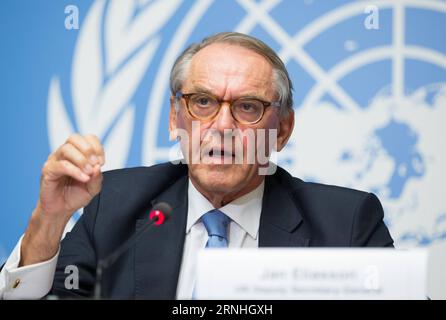 (161118) -- GENÈVE, le 18 novembre 2016 -- Jan Eliasson, secrétaire général adjoint des Nations Unies, prononce une conférence de presse à Genève, en Suisse, le 18 novembre 2016. Eliasson a averti vendredi que la situation dans les districts de l est de la ville d Alep, au nord de la Syrie, est très préoccupante, car les combats en cours entre factions belligérantes continuent d entraver les efforts visant à soulager les civils piégés. SUISSE-GENÈVE-un-ELIASSON-SYRIA-ALEP- CRITICAL XuxJinquan PUBLICATIONxNOTxINxCHN Genève nov 18 2016 le Secrétaire général adjoint des Nations Unies Jan Eliasson prononce une conférence de presse à Genève Suisse LE 18 2016 nov. La guerre d'Eliasson Banque D'Images