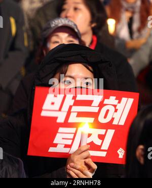 Südkorea : Massencontest gegen Park Geun hye à Séoul (161119) -- SÉOUL, 19 novembre 2016 -- des manifestants assistent à un rassemblement appelant à la démission du président sud-coréen Park Geun-hye à Séoul, Corée du Sud, le 19 novembre 2016. Près d'un million de Sud-Coréens ont défilé samedi soir pour exiger la démission de la présidente Park Geun-hye à cause de son plus grand scandale politique depuis son entrée en fonction en février 2013. (lrz) CORÉE DU SUD-SÉOUL-PRÉSIDENT-RASSEMBLEMENT YaoxQilin PUBLICATIONxNOTxINxCHN Corée du Sud manifestation de masse contre Park Geun hye à Séoul Séoul le 19 2016 novembre, les manifestants assistent à un rassemblement Banque D'Images