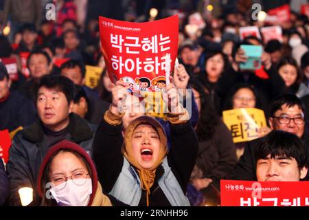 Südkorea : Massencontest gegen Park Geun hye à Séoul (161119) -- SÉOUL, 19 novembre 2016 -- des manifestants assistent à un rassemblement appelant à la démission du président sud-coréen Park Geun-hye à Séoul, Corée du Sud, le 19 novembre 2016. Près d'un million de Sud-Coréens ont défilé samedi soir pour exiger la démission de la présidente Park Geun-hye à cause de son plus grand scandale politique depuis son entrée en fonction en février 2013. (lrz) CORÉE DU SUD-SÉOUL-PRÉSIDENT-RASSEMBLEMENT YaoxQilin PUBLICATIONxNOTxINxCHN Corée du Sud manifestation de masse contre Park Geun hye à Séoul Séoul le 19 2016 novembre, les manifestants assistent à un rassemblement Banque D'Images