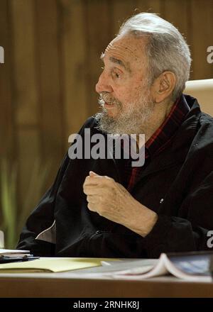 (161126) -- une photo prise le 10 février 2012 montre Fidel Castro assistant à une réunion à la Havane. Le leader révolutionnaire cubain Fidel Castro est mort à 90 ans, ont déclaré les médias locaux le 26 novembre 2016. Alex Castro/) (nxl) FILE-FIDEL CASTRO CUBADEBATE PUBLICATIONxNOTxINxCHN fichier photo prise LE 10 2012 février montre Fidel Castro participant à une réunion à la Havane le leader révolutionnaire cubain Fidel Castro est décédé À 90 h 30 médias locaux a déclaré 26 2016 Alex Castro nxl fichier Fidel Castro Cubadebate PUBLICATIONxNOTxINxCHN Banque D'Images