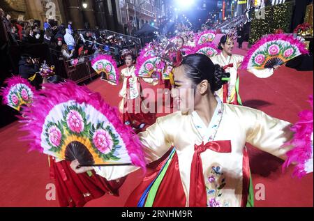 (161128) -- LOS ANGELES, Nov. 27, 2016 -- Dancers perform during the 85th annual Hollywood Christmas Parade in Los Angeles, the United States, Nov. 27, 2016. )(zcc) U.S.-LOS ANGELES-HOLLYWOOD CHRISTMAS PARADE ZhaoxHanrong PUBLICATIONxNOTxINxCHN   Los Angeles Nov 27 2016 Dancers perform during The 85th Annual Hollywood Christmas Parade in Los Angeles The United States Nov 27 2016 ZCC U S Los Angeles Hollywood Christmas Parade ZhaoxHanrong PUBLICATIONxNOTxINxCHN Stock Photo