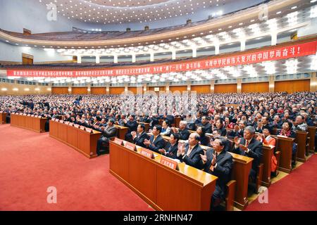 (161130) -- BEIJING, 30 novembre 2016 -- la cérémonie d'ouverture du 10e Congrès de la Fédération chinoise des cercles littéraires et artistiques (CFLAC) et du neuvième Congrès de l'Association des écrivains chinois (CWA) a lieu au Grand Hall du peuple à Beijing, capitale de la Chine, le 30 novembre 2016. (zkr) CHINA-BEIJING-CFLAC-CWA-CONGRESS(CN) YaoxDawei PUBLICATIONxNOTxINxCHN Beijing 30 2016 novembre la cérémonie d'ouverture du 10e Congrès de la Fédération chinoise des cercles littéraires et artistiques CFLAC et du 9e Congrès de l'Association des écrivains chinois CWA EST héros AU Grand Hall des célébrités en B. Banque D'Images