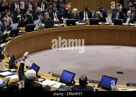 Themen der Woche Bilder des Tages Sitzung des un-Sicherheitsrats zum Krieg in syrien (161205) -- NATIONS UNIES, 5 décembre 2016 -- une photo prise le 5 décembre 2016 montre le site d'une résolution du Conseil de sécurité sur la trêve d'Alep au siège des Nations Unies à New York, le 5 décembre 2016. Lundi, le Conseil de sécurité de l ONU n a pas adopté de résolution sur la situation humanitaire dans la ville d Alep, au nord de la Syrie, car la Russie et la Chine y ont opposé leur veto. Un-CONSEIL DE SÉCURITÉ-SYRIE LixMuzi PUBLICATIONxNOTxINxCHN Thèmes la semaine Images la journée Réunion du Conseil de sécurité des Nations Unies à la guerre en Syrie Nations Unies DE Banque D'Images