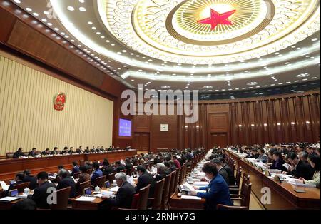 (161219) -- BEIJING, 19 décembre 2016 -- Zhang Dejiang, président du Comité permanent du Congrès populaire national de Chine (NPC), préside la 25e session du 12e Comité permanent de l APN à Beijing, capitale de la Chine, le 19 décembre 2016.) (zkr) CHINA-BEIJING-NPC-MEETING(CN) LiuxWeibing PUBLICATIONxNOTxINxCHN Beijing DEC 19 2016 Zhang Dejiang Président du Comité Thing du Congrès national des célébrités S de Chine Président de la 25e session du 12e Comité Thing à Beijing capitale de la Chine DEC 19 2016 CCR Chine Beijing Réunion CN LiuxWeibing PUBLICATIONxNOxNXNPC Banque D'Images