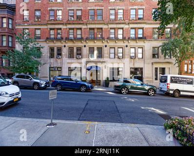 Upper West Side : Emery Roth a conçu l'ancien Hôtel Robert Fulton, aujourd'hui Parc Coliseum, un immeuble situé au 228 West 71st Street, construit en 1917. Banque D'Images