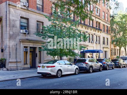 Upper West Side : Emery Roth a conçu l'ancien Hôtel Robert Fulton, aujourd'hui Parc Coliseum, un immeuble situé au 228 West 71st Street, construit en 1917. Banque D'Images