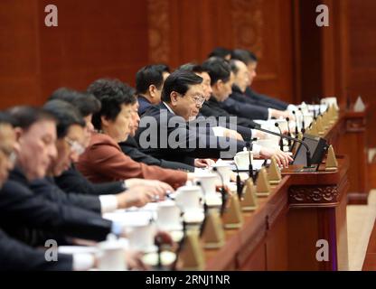 (161225) -- BEIJING, le 25 décembre 2016 -- Zhang Dejiang, président du Comité permanent du Congrès populaire national de Chine (NPC), vote à la séance de clôture de la 25e session du 12e Comité permanent du NPC à Beijing, capitale de la Chine, le 25 décembre 2016.) (zkr) CHINA-BEIJING-NPC-MEETING(CN) LiuxWeibing PUBLICATIONxNOTxINxCHN Beijing DEC 25 2016 Zhang Dejiang Président du Comité Thing du Congrès national des célébrités S de Chine vote du CNP à la séance DE CLÔTURE DE la 25e session du 12e Comité du CNP Thing à Beijing capitale de la Chine DEC 25 2016 CCR Chine CNP réunion Banque D'Images