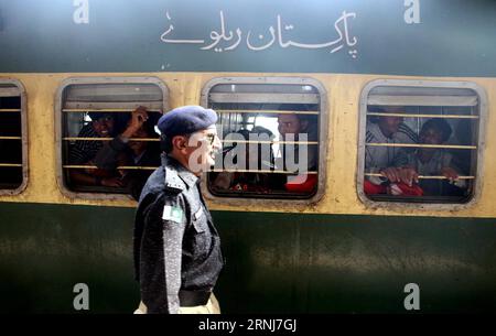 (170105) -- KARACHI, Jan. 5, 2017 -- A policeman stands guard beside a train carrying released Indian fishermen at the railway station in southern Pakistani port city of Karachi on Jan. 5, 2017. Pakistan began releasing 218 Indian fishermen on Thursday, the second such gesture in a month that could begin to ease tension between the neighbours. ) PAKISTAN-KARACHI-INDIAN-FISHERMEN-RELEASE Arshad PUBLICATIONxNOTxINxCHN   Karachi Jan 5 2017 a Policeman stands Guard Beside a Train carrying released Indian Fishermen AT The Railway Station in Southern Pakistani Port City of Karachi ON Jan 5 2017 Paki Stock Photo