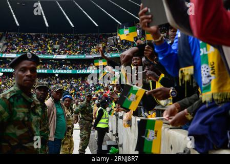 Südafrika : ANC feiert in Soweto 105. Gründungstag (170108) -- JOHANNESBURG, le 8 janvier 2017 -- les membres de l'African National Congress (ANC) se rassemblent pour célébrer le 105e anniversaire de la création de l'ANC au stade Orlando, à Soweto, au sud-ouest de Johannesburg, en Afrique du Sud, le 8 janvier. 2017. le parti au pouvoir en Afrique du Sud, l ' ANC, a célébré ici dimanche son 105e anniversaire.) (lrz) AFRIQUE DU SUD-JOHANNESBURG-ANC-105E ANNIVERSAIRE ZhaixJianlan PUBLICATIONxNOTxINxCHN Afrique du Sud ANC célébration à Soweto 105 anniversaire Johannesburg Jan 8 2017 membres du Congrès national africain ANC Rally Banque D'Images