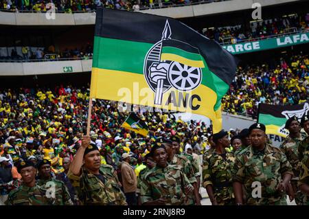 Südafrika : ANC feiert in Soweto 105. Gründungstag (170108) -- JOHANNESBURG, le 8 janvier 2017 -- les membres de l'African National Congress (ANC) se rassemblent pour célébrer le 105e anniversaire de la création de l'ANC au stade Orlando, à Soweto, au sud-ouest de Johannesburg, en Afrique du Sud, le 8 janvier. 2017. le parti au pouvoir en Afrique du Sud, l ' ANC, a célébré ici dimanche son 105e anniversaire.) (lrz) AFRIQUE DU SUD-JOHANNESBURG-ANC-105E ANNIVERSAIRE ZhaixJianlan PUBLICATIONxNOTxINxCHN Afrique du Sud ANC célébration à Soweto 105 anniversaire Johannesburg Jan 8 2017 membres du Congrès national africain ANC Rally Banque D'Images