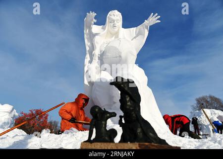 (170112) -- HARBIN, 12 janvier 2017 -- les participants créent des sculptures de neige au 22e Concours international de sculptures de neige Harbin à Sun Island Parc international d'exposition artistique de sculptures de neige à Harbin, capitale de la province du Heilongjiang du nord-est de la Chine, le 12 janvier 2017.) (Lb) CHINA-HARBIN-SNOW SCULPTURE-COMPETITION (CN) WangxJianwei PUBLICATIONxNOTxINxCHN 170112 Harbin Jan 12 2017 participants créent des sculptures de neige AU 22e Concours international de sculpture de neige Harbin à Sun Islande International Sculpture Art EXPO Park à Harbin capitale du nord-est de la Chine S Heilongjiang province J Banque D'Images