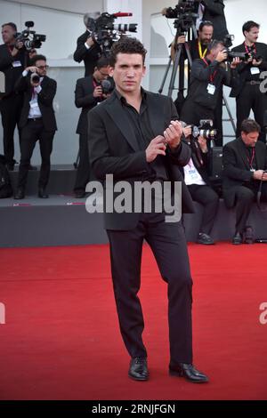 Venise, Italie. 01 septembre 2023. VENISE, ITALIE - 01 SEPTEMBRE : Jaime Lorente assiste à un tapis rouge pour le film "Poor Things" au 80e Festival International du film de Venise le 01 septembre 2023 à Venise, en Italie. Crédit : dpa/Alamy Live News Banque D'Images