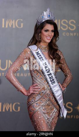 La Miss Univers nouvellement couronnée Iris Mittenaere de France pose lors d'une conférence de presse à Pasay City, aux Philippines, le 30 janvier 2017. 86 reines de beauté de divers pays et régions ont rivalisé pour le 65e concours Miss Univers et Iris Mittenaere de France a été couronnée Miss Univers 2016. ) (zw) PHILIPPINES-PASAY CITY-MISS UNIVERS RouellexUmali PUBLICATIONxNOTxINxCHN nouvellement couronnée Miss Univers Iris Mittenaere de France pose lors d'une conférence de presse à Pasay City aux Philippines janvier 30 2017 86 des reines de beauté de divers pays et régions ont rivalisé pour la 65e Miss Universe Competitio Banque D'Images