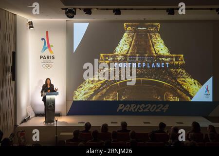 Anne Hidalgo, maire de Paris, prononce son discours lors du lancement de la campagne internationale de Paris en tant que candidate aux Jeux Olympiques d’été de 2024 à Paris, vendredi 3 février 2017. Paris a lancé une série d'activités visant à promouvoir la candidature de Paris pour accueillir les Jeux Olympiques de 2024. ) (SP)FRANCE-PARIS-2024 CANDIDATURE AUX JEUX OLYMPIQUES ChenxYichen PUBLICATIONxNOTxINxCHN la mairesse de Paris Anne Hidalgo prononce son discours lors du lancement de la campagne internationale de Paris en tant que candidate aux Jeux Olympiques d’été de 2024 à Paris vendredi 3 2017 février Paris a lancé une série d’activités pour promouvoir LA CANDIDATURE DE Paris à l’accueil des Jeux Olympiques de 2024 Banque D'Images