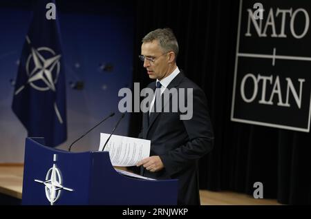 (170216) -- BRUXELLES, le 16 février 2017 -- le secrétaire général de l'OTAN, Jens Stoltenberg, prononce une conférence de presse à l'issue d'une réunion de deux jours des ministres de la Défense des pays de l'OTAN à son siège à Bruxelles, en Belgique, le 16 février 2017.) (Zjy) BELGIQUE-BRUXELLES-OTAN-RÉUNION DES MINISTRES DE LA DÉFENSE YexPingfan PUBLICATIONxNOTxINxCHN 170216 Bruxelles février 16 2017 le secrétaire général de l'OTAN, Jens Stoltenberg, prononce une conférence de presse après une réunion de deux jours des ministres de la Défense de l'OTAN à Bruxelles Belgique février 16 2017 zjy Belgique Bruxelles Réunion des ministres de la Défense de l'OTAN YexPingfan PUBLICATIONxNOTxNOTxINxCHN Banque D'Images