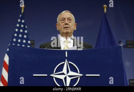 (170216) -- BRUXELLES, le 16 février 2017 -- le secrétaire américain à la Défense, James Mattis, prononce une conférence de presse après une réunion de deux jours des ministres de la Défense des pays de l'OTAN à son siège à Bruxelles, Belgique, le 16 février 2017.) (Zjy) BELGIQUE-BRUXELLES-OTAN-RÉUNION DES MINISTRES DE LA DÉFENSE YexPingfan PUBLICATIONxNOTxINxCHN 170216 Bruxelles février 16 2017 le Secrétaire d'État à la Défense James Mattis prononce une conférence de presse après une réunion de deux jours des ministres de la Défense de l'OTAN à Bruxelles Belgique février 16 2017 zjy Belgique Bruxelles Réunion des ministres de la Défense de l'OTAN YexPingfan PUBLICATIONxNOTxINxCHN Banque D'Images