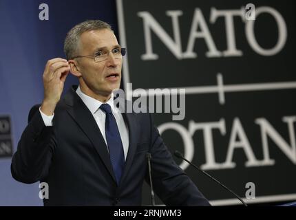 (170216) -- BRUXELLES, le 16 février 2017 -- le secrétaire général de l'OTAN, Jens Stoltenberg, prononce une conférence de presse à l'issue d'une réunion de deux jours des ministres de la Défense des pays de l'OTAN à son siège à Bruxelles, en Belgique, le 16 février 2017.) (Zjy) BELGIQUE-BRUXELLES-OTAN-RÉUNION DES MINISTRES DE LA DÉFENSE YexPingfan PUBLICATIONxNOTxINxCHN 170216 Bruxelles février 16 2017 le secrétaire général de l'OTAN, Jens Stoltenberg, prononce une conférence de presse après une réunion de deux jours des ministres de la Défense de l'OTAN à Bruxelles Belgique février 16 2017 zjy Belgique Bruxelles Réunion des ministres de la Défense de l'OTAN YexPingfan PUBLICATIONxNOTxNOTxINxCHN Banque D'Images