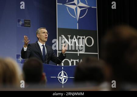 (170216) -- BRUXELLES, le 16 février 2017 -- le secrétaire général de l'OTAN, Jens Stoltenberg, prononce une conférence de presse à l'issue d'une réunion de deux jours des ministres de la Défense des pays de l'OTAN à son siège à Bruxelles, en Belgique, le 16 février 2017.) (Zjy) BELGIQUE-BRUXELLES-OTAN-RÉUNION DES MINISTRES DE LA DÉFENSE YexPingfan PUBLICATIONxNOTxINxCHN 170216 Bruxelles février 16 2017 le secrétaire général de l'OTAN, Jens Stoltenberg, prononce une conférence de presse après une réunion de deux jours des ministres de la Défense de l'OTAN à Bruxelles Belgique février 16 2017 zjy Belgique Bruxelles Réunion des ministres de la Défense de l'OTAN YexPingfan PUBLICATIONxNOTxNOTxINxCHN Banque D'Images